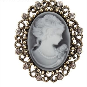 🆕 Cameo Brooch